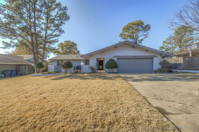 6910 S NEW HAVEN Avenue, Tulsa, OK 74136