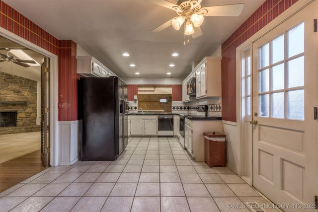 6910 S NEW HAVEN Avenue, Tulsa, OK 74136