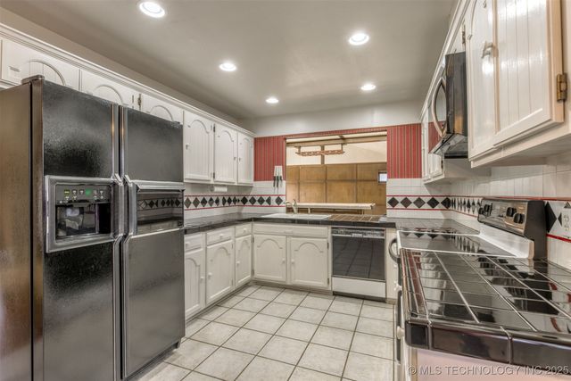 6910 S NEW HAVEN Avenue, Tulsa, OK 74136