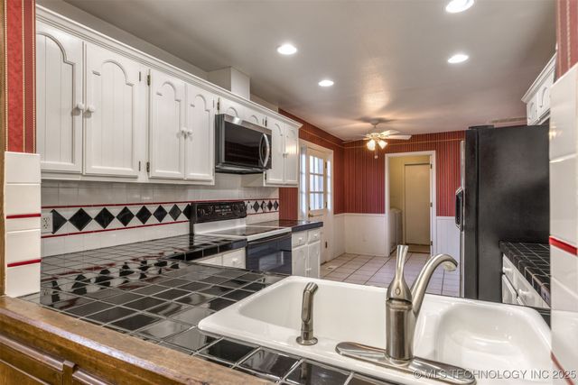 6910 S NEW HAVEN Avenue, Tulsa, OK 74136