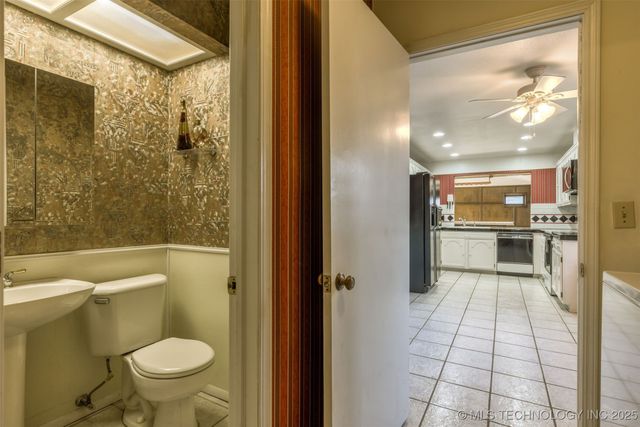 6910 S NEW HAVEN Avenue, Tulsa, OK 74136