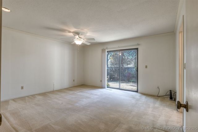 6910 S NEW HAVEN Avenue, Tulsa, OK 74136