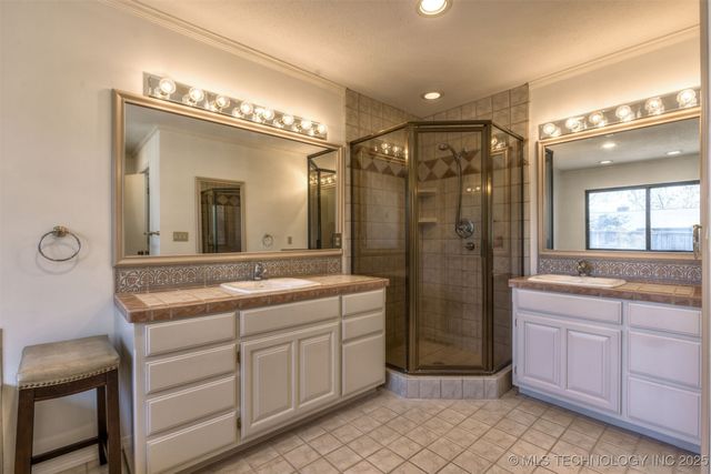 6910 S NEW HAVEN Avenue, Tulsa, OK 74136