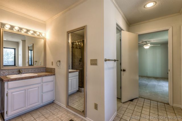 6910 S NEW HAVEN Avenue, Tulsa, OK 74136