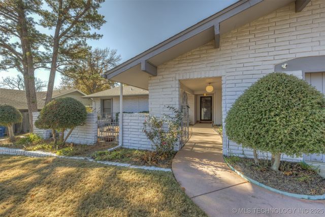 6910 S NEW HAVEN Avenue, Tulsa, OK 74136