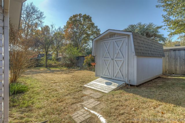 6910 S NEW HAVEN Avenue, Tulsa, OK 74136