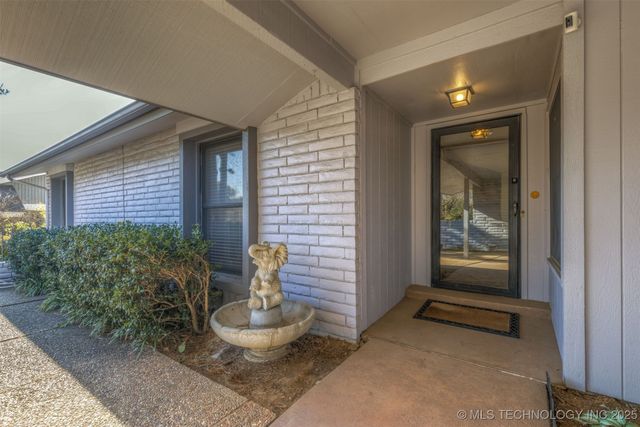 6910 S NEW HAVEN Avenue, Tulsa, OK 74136