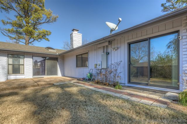 6910 S NEW HAVEN Avenue, Tulsa, OK 74136