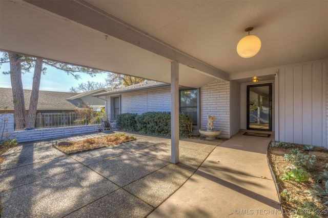 6910 S NEW HAVEN Avenue, Tulsa, OK 74136