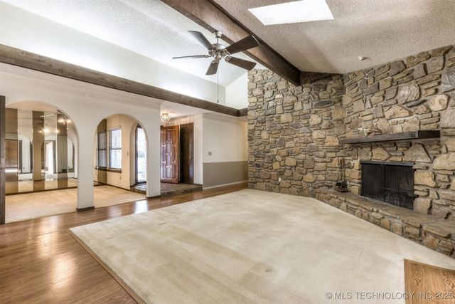 6910 S NEW HAVEN Avenue, Tulsa, OK 74136