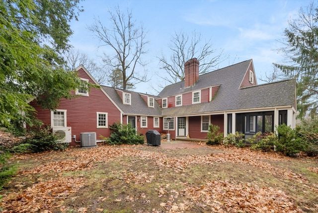 35 Old Colony Rd, Wellesley, MA 02481
