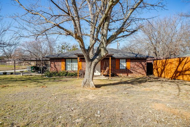 449 W Dunlap Avenue, Boyd, TX 76023