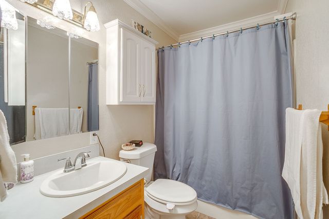 449 W Dunlap Avenue, Boyd, TX 76023