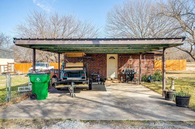 449 W Dunlap Avenue, Boyd, TX 76023