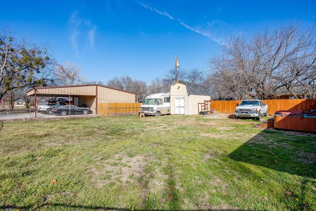 449 W Dunlap Avenue, Boyd, TX 76023