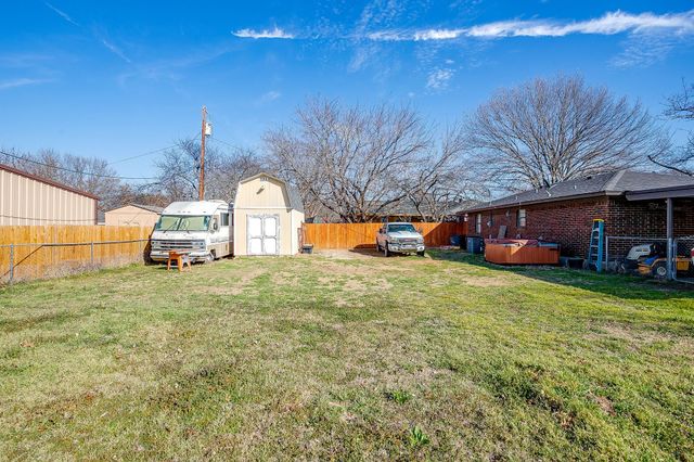 449 W Dunlap Avenue, Boyd, TX 76023