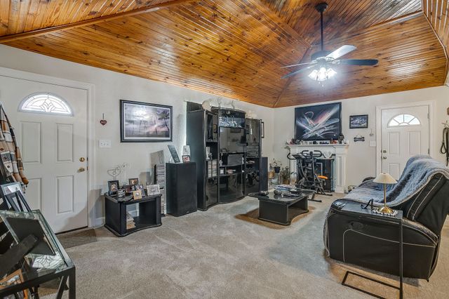 449 W Dunlap Avenue, Boyd, TX 76023