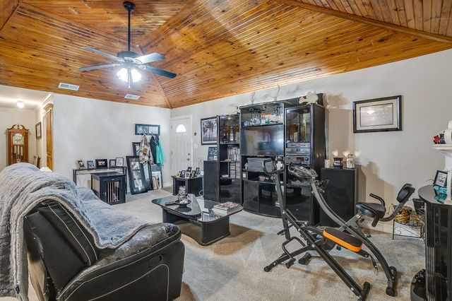 449 W Dunlap Avenue, Boyd, TX 76023