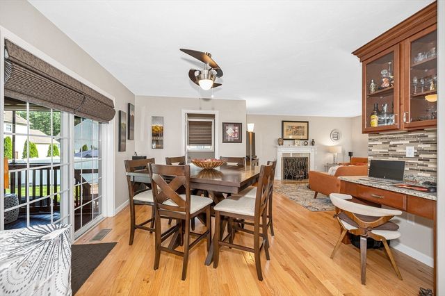 4 Chestnut St, Hudson, NH 03051