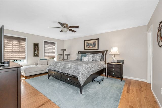 4 Chestnut St, Hudson, NH 03051