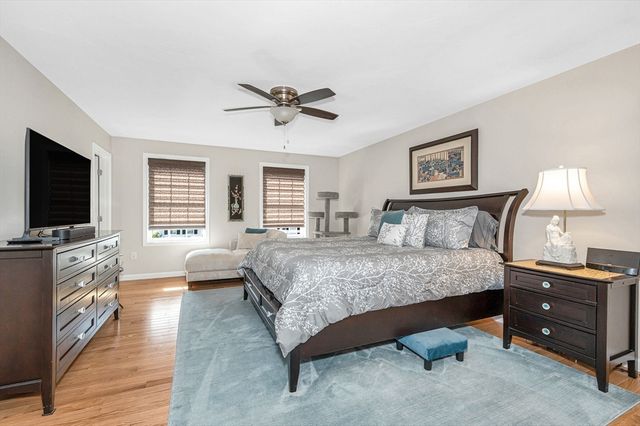 4 Chestnut St, Hudson, NH 03051