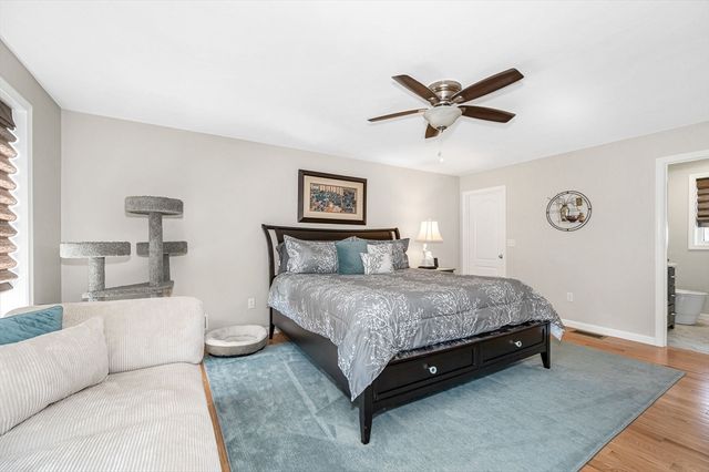 4 Chestnut St, Hudson, NH 03051
