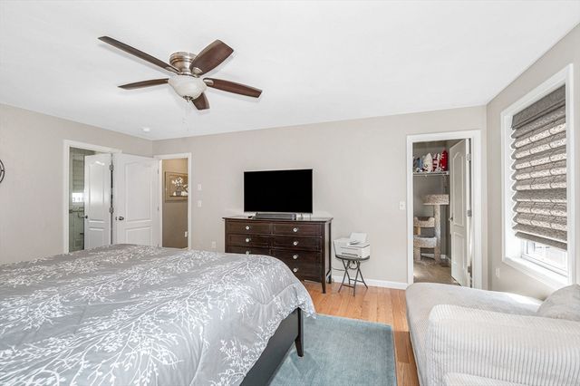 4 Chestnut St, Hudson, NH 03051