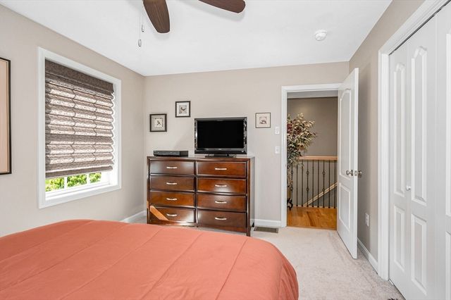 4 Chestnut St, Hudson, NH 03051