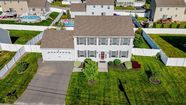 4 Chestnut St, Hudson, NH 03051