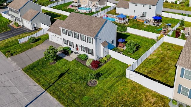 4 Chestnut St, Hudson, NH 03051