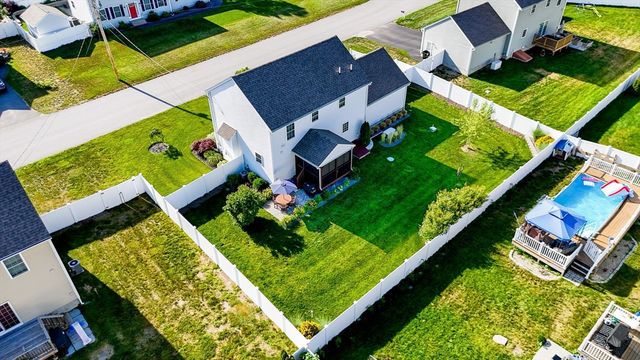 4 Chestnut St, Hudson, NH 03051