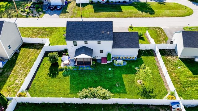 4 Chestnut St, Hudson, NH 03051
