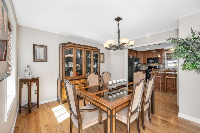 4 Chestnut St, Hudson, NH 03051