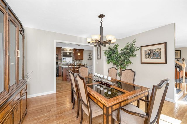 4 Chestnut St, Hudson, NH 03051