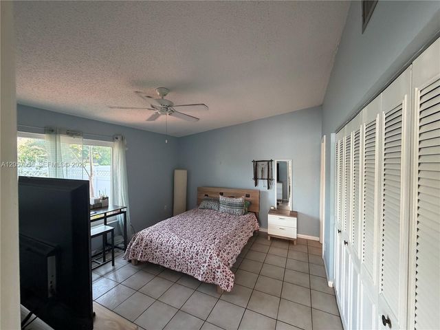 360 N B Lakewood Circle E, Margate, FL 33063
