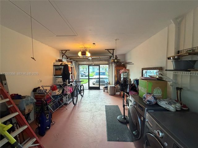 360 N B Lakewood Circle E, Margate, FL 33063