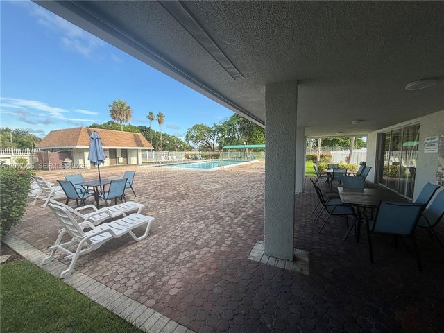 360 N B Lakewood Circle E, Margate, FL 33063
