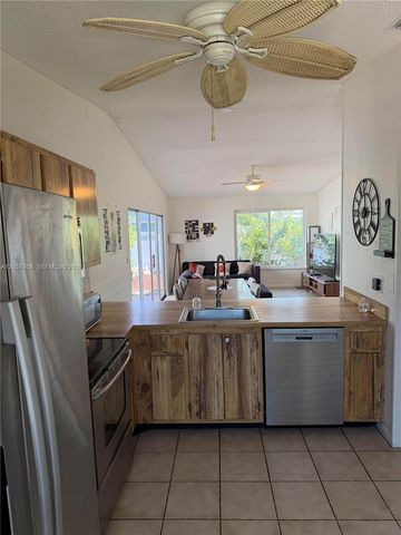 360 N B Lakewood Circle E, Margate, FL 33063