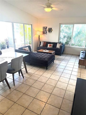 360 N B Lakewood Circle E, Margate, FL 33063