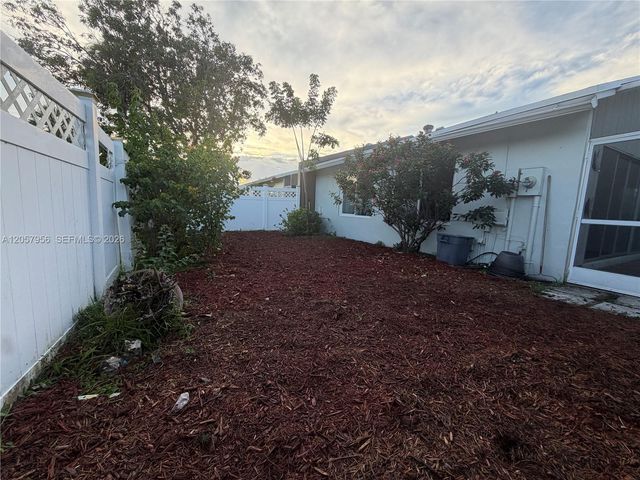 360 N B Lakewood Circle E, Margate, FL 33063
