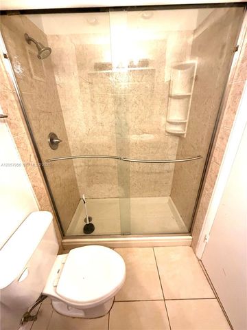 360 N B Lakewood Circle E, Margate, FL 33063