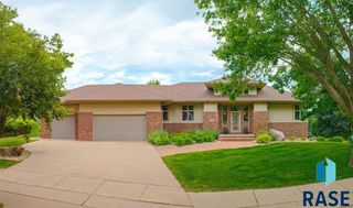 7401 W Rocky Ridge Cir, Sioux Falls, SD 57106