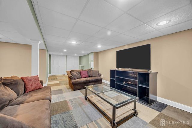 267 Tabb Avenue, Piscataway, NJ 08854