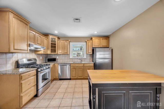 267 Tabb Avenue, Piscataway, NJ 08854