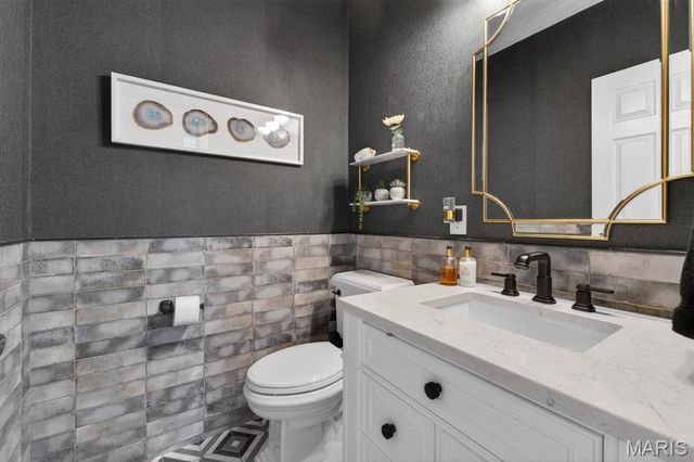 1012 Greystone Manor Parkway, Chesterfield, MO 63005