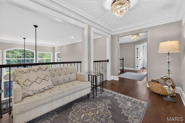 1012 Greystone Manor Parkway, Chesterfield, MO 63005