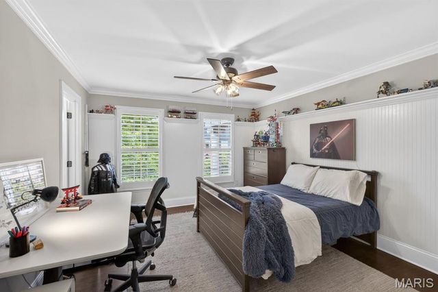 1012 Greystone Manor Parkway, Chesterfield, MO 63005