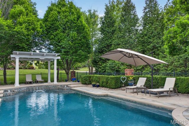1012 Greystone Manor Parkway, Chesterfield, MO 63005