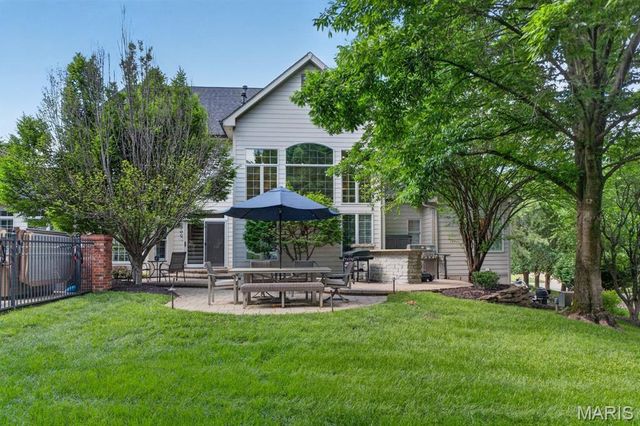 1012 Greystone Manor Parkway, Chesterfield, MO 63005