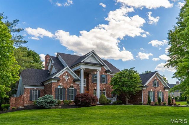 1012 Greystone Manor Parkway, Chesterfield, MO 63005